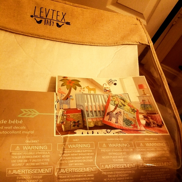 Levtex 5 piece crib bedding - Picture 3 of 6